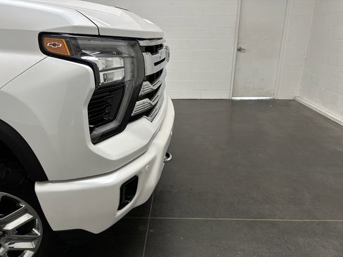 Used 2024 Chevrolet Silverado 3500 High Country w/ High Country Premium Package AWD/4WD image 2