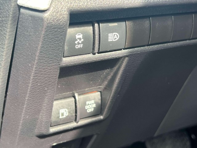 Used 2025 Toyota Sienna XLE FWD image 24