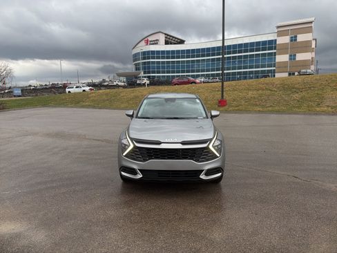 Used 2023 Kia Sportage LX image 2