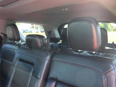 Used 2021 Ford Explorer XLT image 29