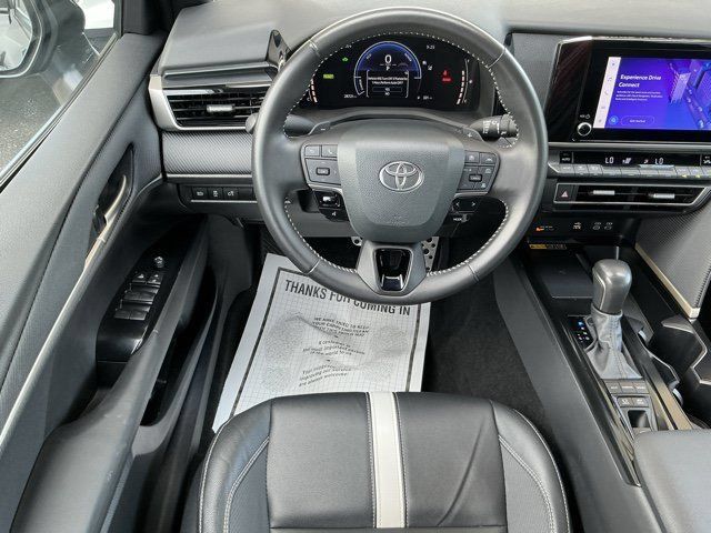 Used 2025 Toyota Camry SE FWD image 12