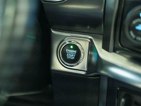 Used 2022 Ford F150 Lariat w/ Equipment Group 502A High image 45