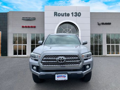 Used 2016 Toyota Tacoma TRD Off-Road w/ Premium & Technology Package AWD/4WD image 28