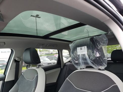 New 2026 Volkswagen Taos SE AWD/4WD image 7
