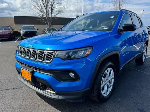 Used 2024 Jeep Compass Latitude AWD/4WD image 8