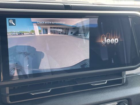 Certified 2025 Jeep Gladiator Sport AWD/4WD image 18