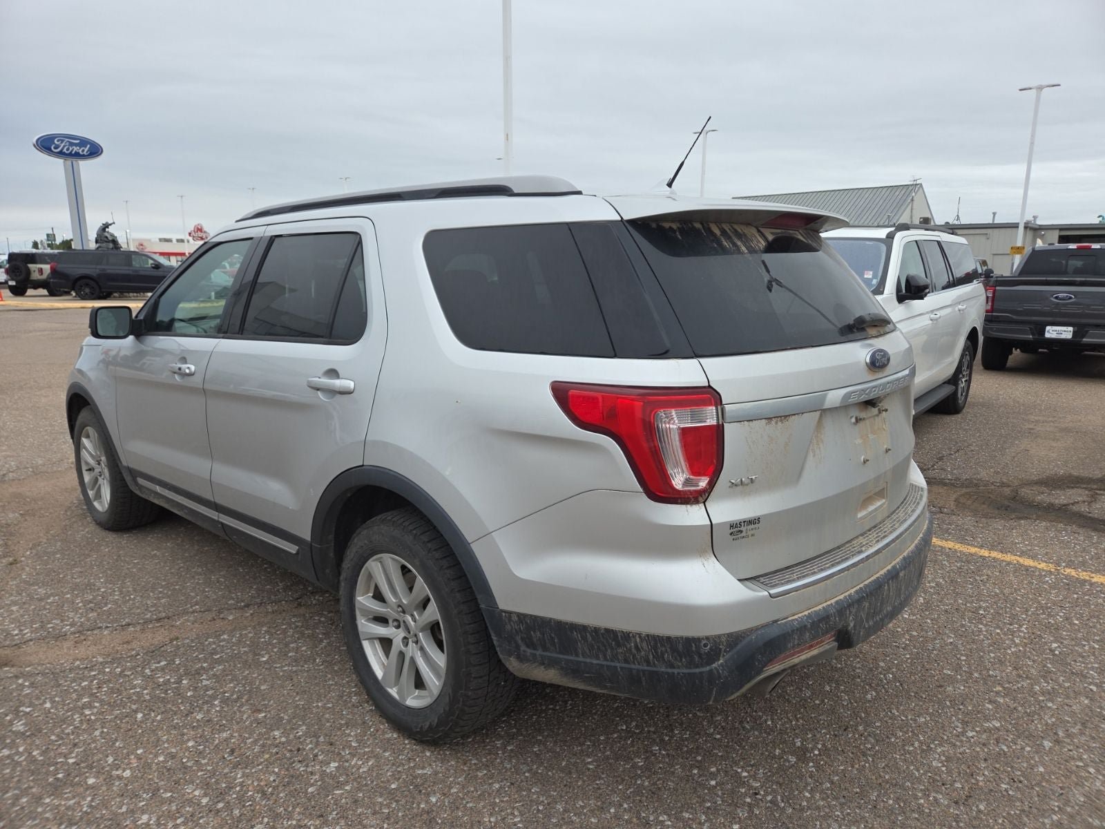 Used 2018 Ford Explorer XLT w/ Equipment Group 202A AWD/4WD image 3