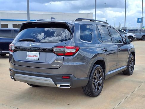 Used 2025 Honda Pilot Touring image 7