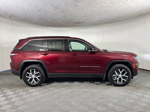 Certified 2025 Jeep Grand Cherokee Limited w/ Trailer Tow Package AWD/4WD image 4