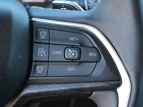 Used 2023 Jeep Grand Cherokee L Limited w/ Black Appearance Package image 15