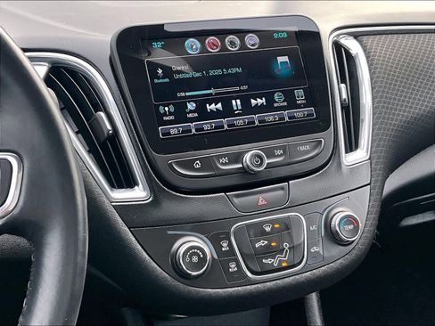 Used 2016 Chevrolet Malibu LT image 17