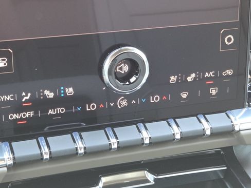 New 2026 GMC Yukon XL Denali w/ Denali Reserve Package AWD/4WD image 38
