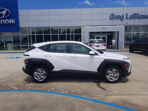 Used 2025 Hyundai Kona SE FWD image 8