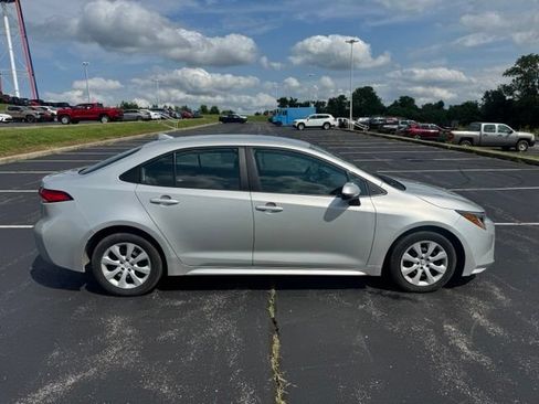 Used 2024 Toyota Corolla LE FWD image 2