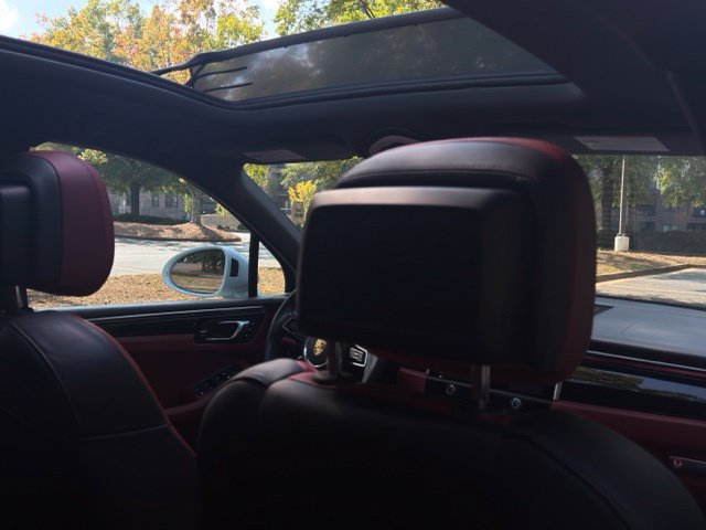 Used 2023 Porsche Macan AWD/4WD image 32
