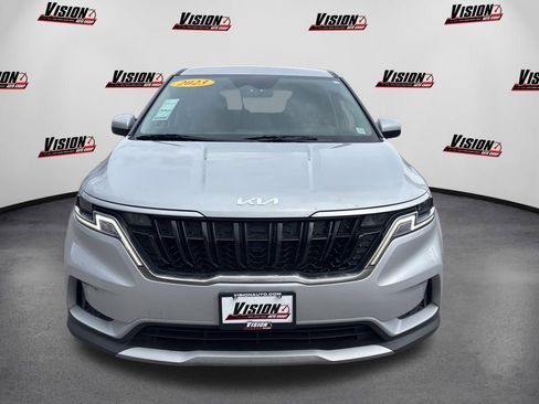 Used 2023 Kia Carnival LX FWD image 2