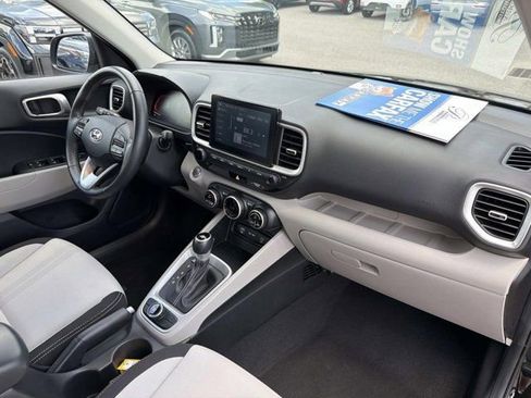 Used 2025 Hyundai Venue SEL FWD image 17