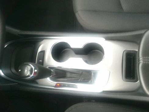 Used 2020 Chevrolet Malibu LT image 9