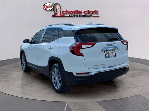 Used 2024 GMC Terrain SLT image 3