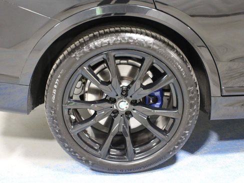 Used 2024 BMW X7 xDrive40i w/ M Sport Package AWD/4WD image 41