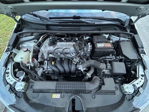 Used 2022 Toyota Corolla LE image 11