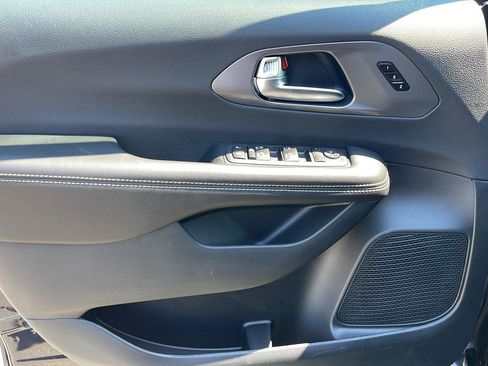 New 2026 Chrysler Pacifica Select FWD image 11