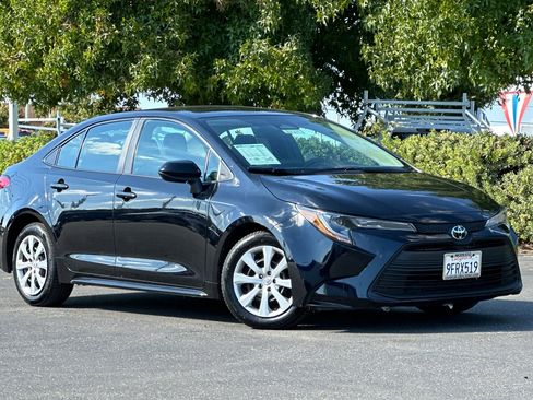 Used 2023 Toyota Corolla LE image 2