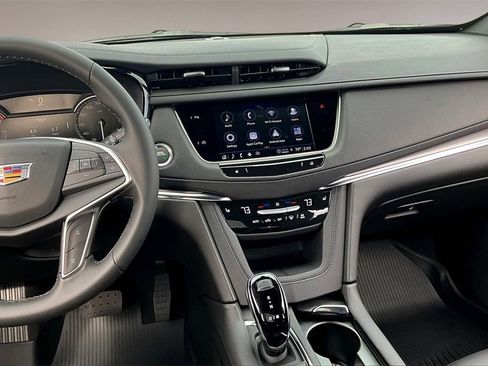 New 2026 Cadillac XT5 Luxury w/ LPO, Floor Liner Package image 7