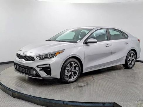 Used 2021 Kia Forte LXS FWD image 3
