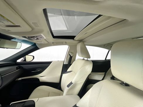 Used 2022 Lexus ES 250 w/ Premium Package image 22