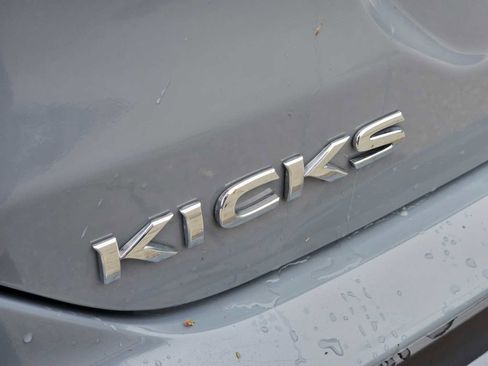 Used 2022 Nissan Kicks SV FWD image 11