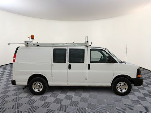 Used 2012 Chevrolet Express 2500 image 5