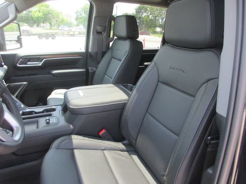 New 2026 GMC Sierra 2500 Denali w/ Denali Reserve Package AWD/4WD image 12