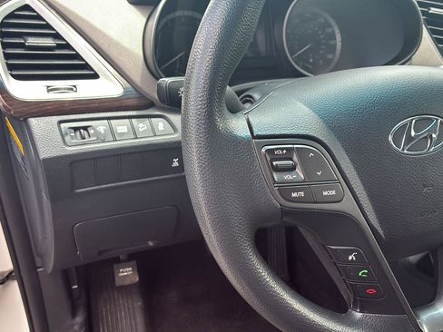Used 2019 Hyundai Santa Fe XL SE AWD/4WD image 11