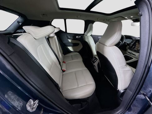 Used 2021 Volvo XC40 T5 Momentum w/ Premium Package image 27