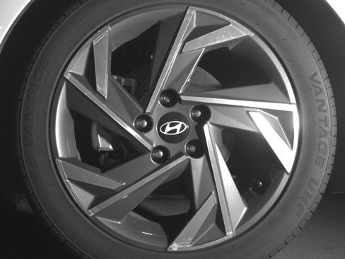 Used 2025 Hyundai Elantra Limited FWD image 12