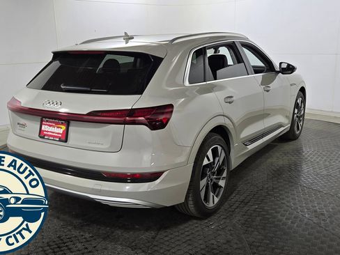 Used 2022 Audi e-tron Premium AWD/4WD image 7