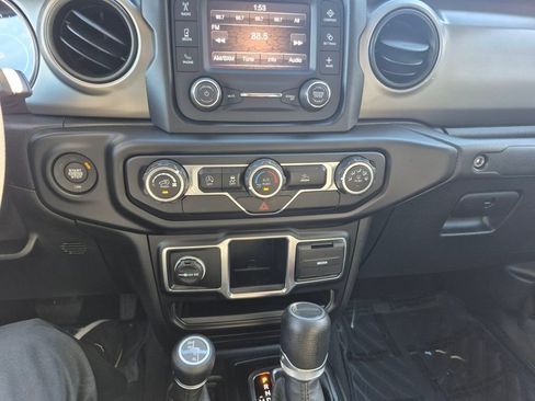 Used 2021 Jeep Gladiator Sport image 19