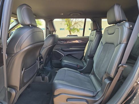 Used 2022 Jeep Grand Cherokee L Laredo AWD/4WD image 13