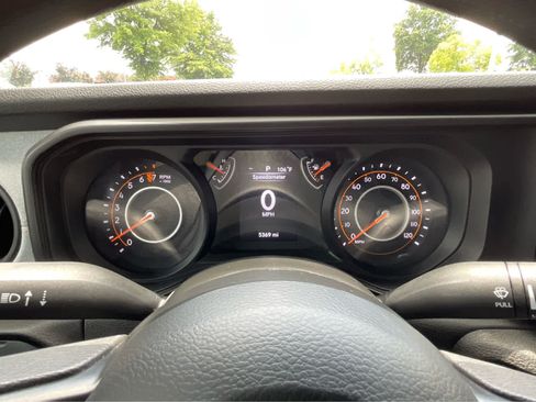 Used 2025 Jeep Gladiator Sport AWD/4WD image 17