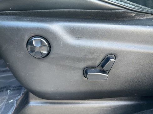 Used 2017 Jeep Grand Cherokee Overland image 26