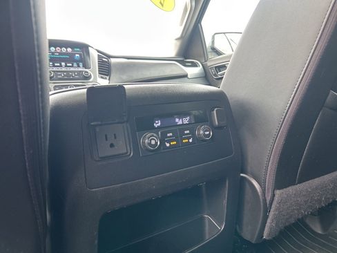 Used 2020 GMC Yukon XL SLT image 12