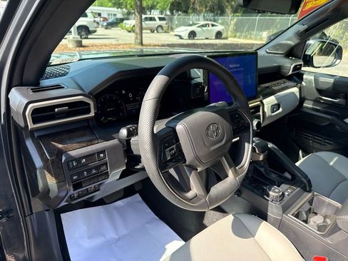 Used 2025 Toyota Tacoma Limited AWD/4WD image 9