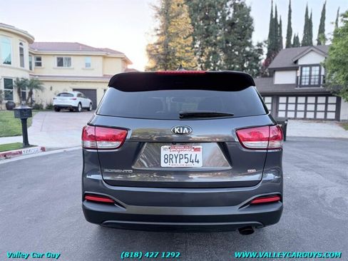 Used 2018 Kia Sorento LX image 5