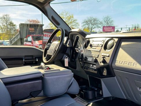 Used 2016 Ford F550 4x4 Regular Cab Super Duty w/ Power Equipment Group image 21