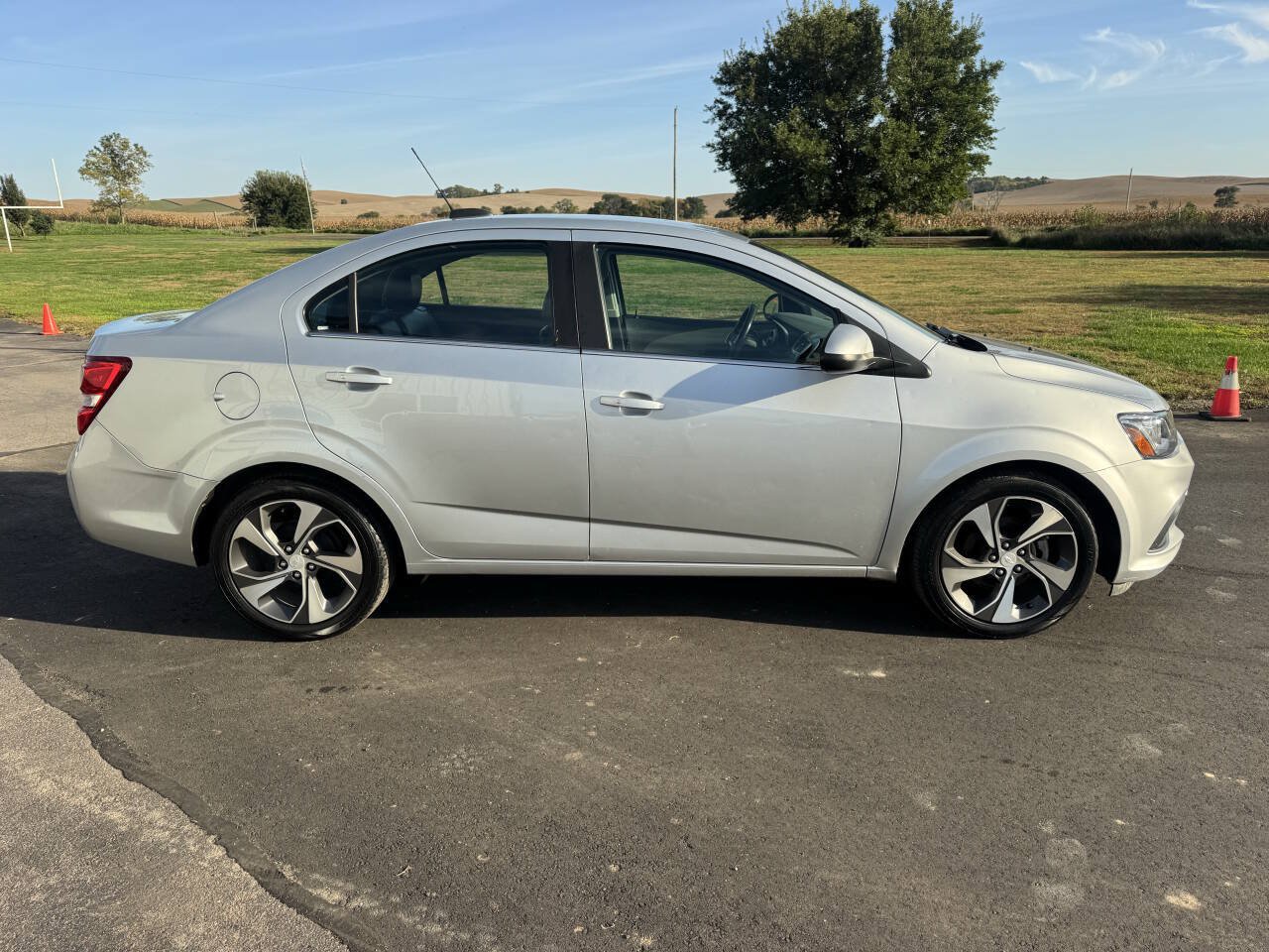 Used 2018 Chevrolet Sonic Premier FWD image 6
