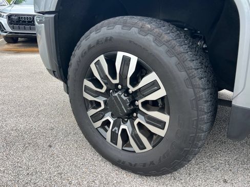 Used 2024 GMC Sierra 2500 Denali Ultimate AWD/4WD image 10