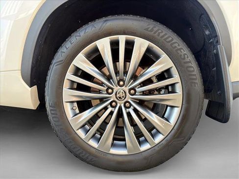 Used 2021 Toyota Highlander Platinum image 9