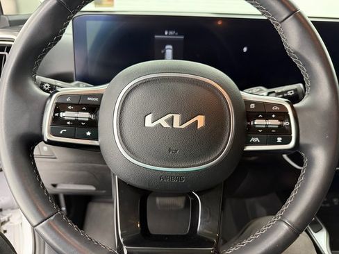 Used 2024 Kia Sorento S image 9