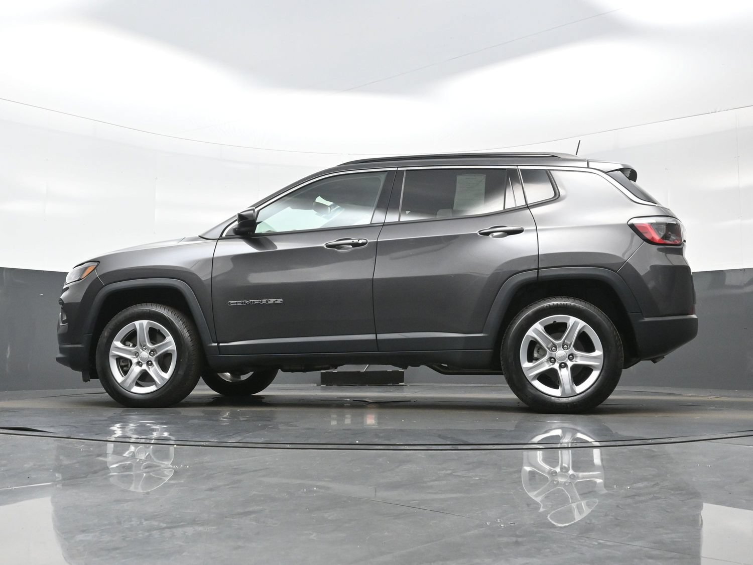Used 2023 Jeep Compass Latitude w/ Convenience Group AWD/4WD image 30